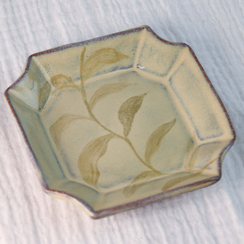 HEIRLOOM VINE CLOISTER