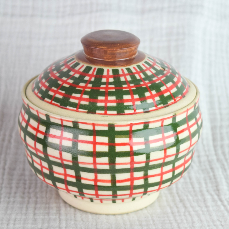 HOLLY AND HEARTH HOT - POT